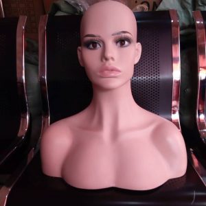 Head and shoulder mannequin